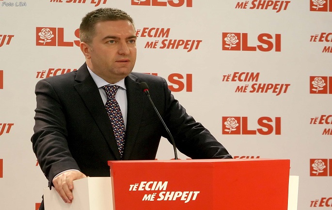 Sekretari i Pergjithshem i LSI, Luan Rama, duke folur gjate nje konference shtypi, ku ka kerkuar nga kryeministri Edi Rama, qe te krijoje nje komision te posacem gjitheperfshires per festimet e 70 vjetorit te Clirimit te Shqiperise nga okupatori nazifashist.