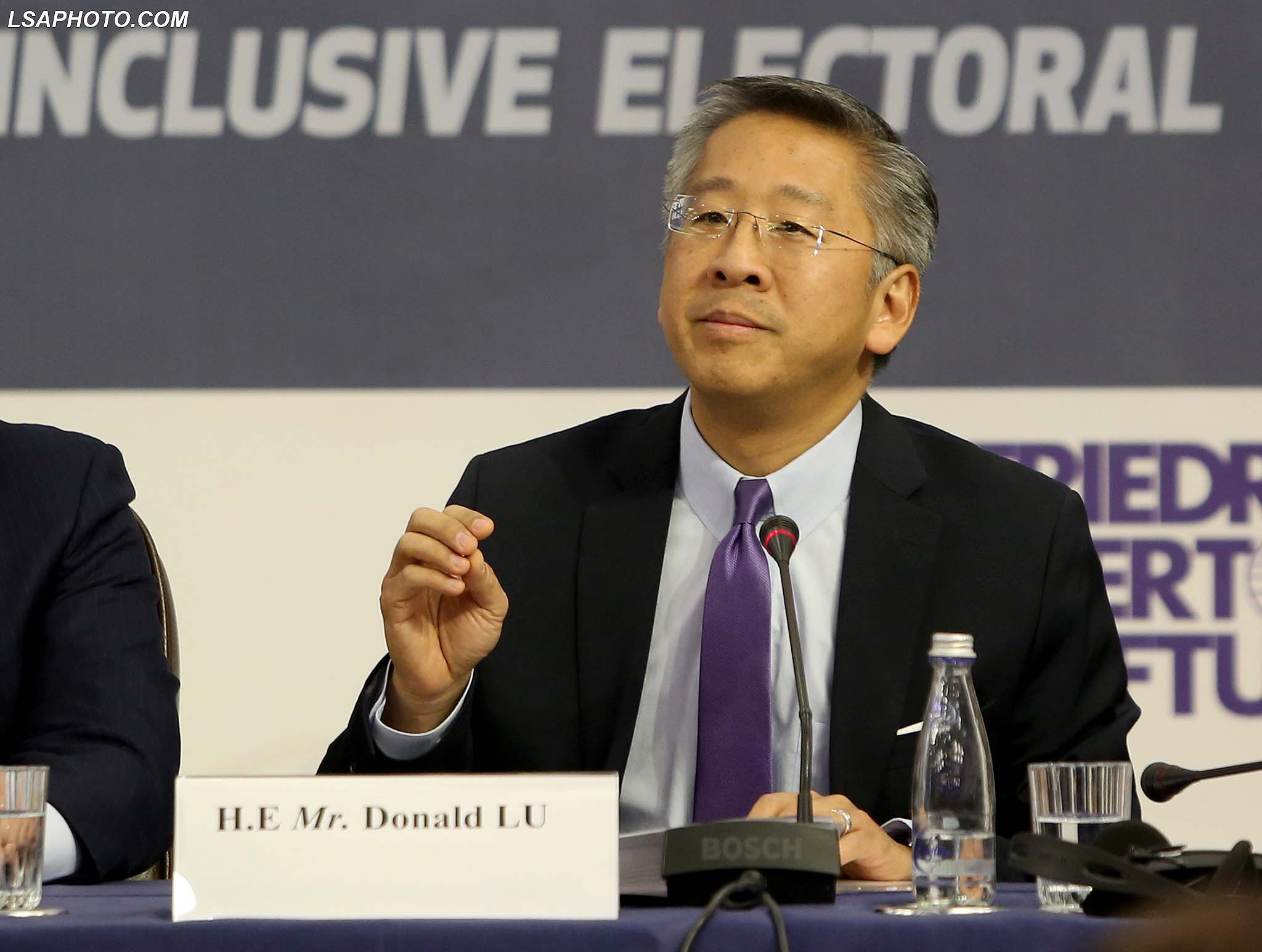 Ambasadori Amerikan ne Tirane, Donald Lu, gjate konferences "Korrupsioni zgjedhor, nevoja per nje reforme elektorale te thelle dhe gjitheperfshirese", e iniciuar Koalicioni i Vezhguesve Vendore, ne hotel Tirana./r/n/r/nAmerican Ambassador in Tirana Donald Lu during a conference about the necessity of the Electoral Reform.