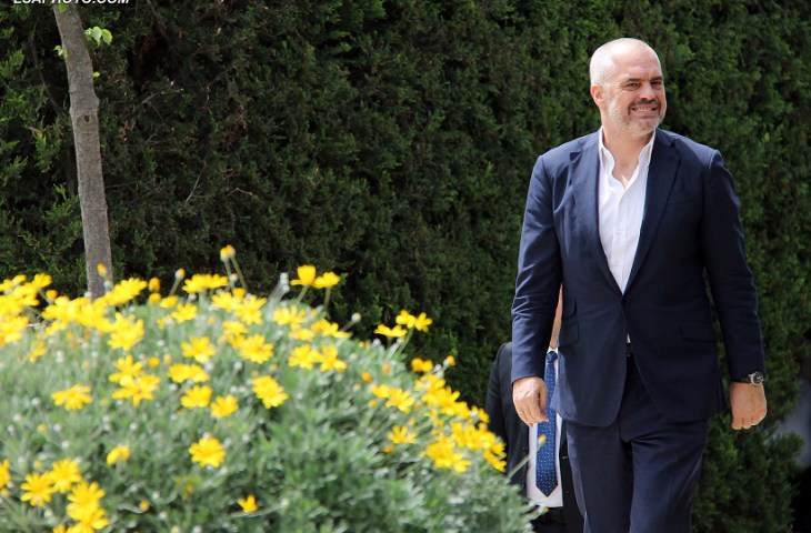 ASAMBLEJA E PARTISE SOCIALISTE - Kryeministri Edi Rama, duke hyre gjate Asamblese Kombetare te Partise Socialiste, ku do te zhvillohen votime per te zgjedhur organet me te rendesishme drejtuese te kesaj partie. /r/n/r/nASSEMBLY OF SOCIALIST PARTY - Prime Minister Edi Rama, during the National Assembly of the Socialist Party, where elections will be held to select the most important organs of the party leadership.