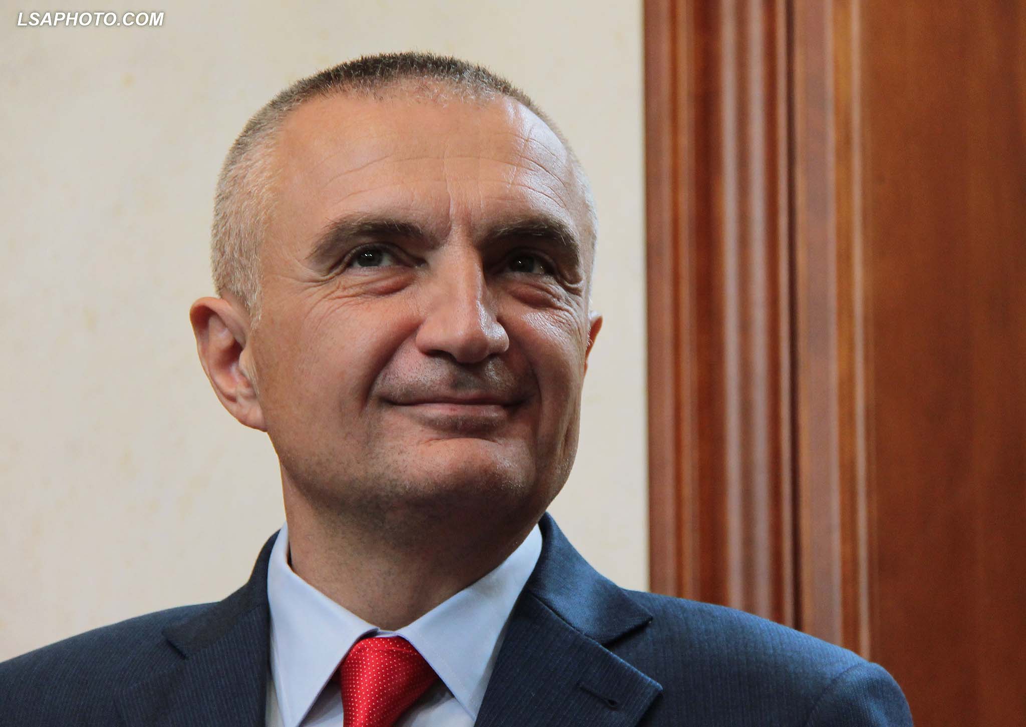 Kryetari i Parlamentit Ilir Meta, gjate nje konference te perbashket shtypi me Nenkryetarin e Asamblese Kombetare Popullore te Kines, Ji Bingxuan, i cili ndodhet per nje vizite zyrtare ne Tirane./r/n/r/nParliament Speaker Ilir Meta, during a meeting with the deputy head of China's National People's Congress, Ji Bingxuan.