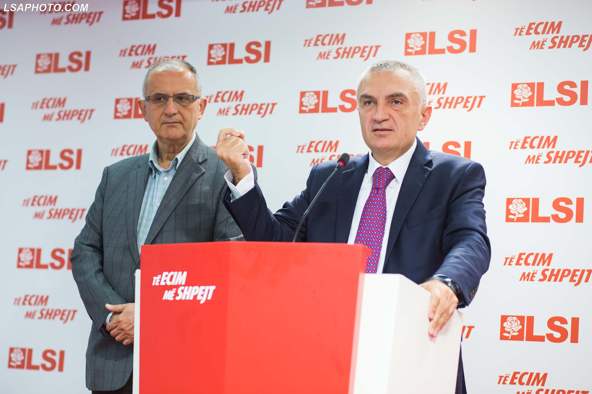 Kryetari i Parlamentit Ilir Meta, duke folur gjate nje konference shtypi, pas nje mbledhje te Kryesise se Levizjes Socialiste per Integrim, ku eshte diskutuar ne lidhje me Reformen ne Drejtesi./r/n/r/nParliament Speaker Ilir Meta, speaks during a press conference after a meeting of the Presidency of the Socialist Movement for Integration.