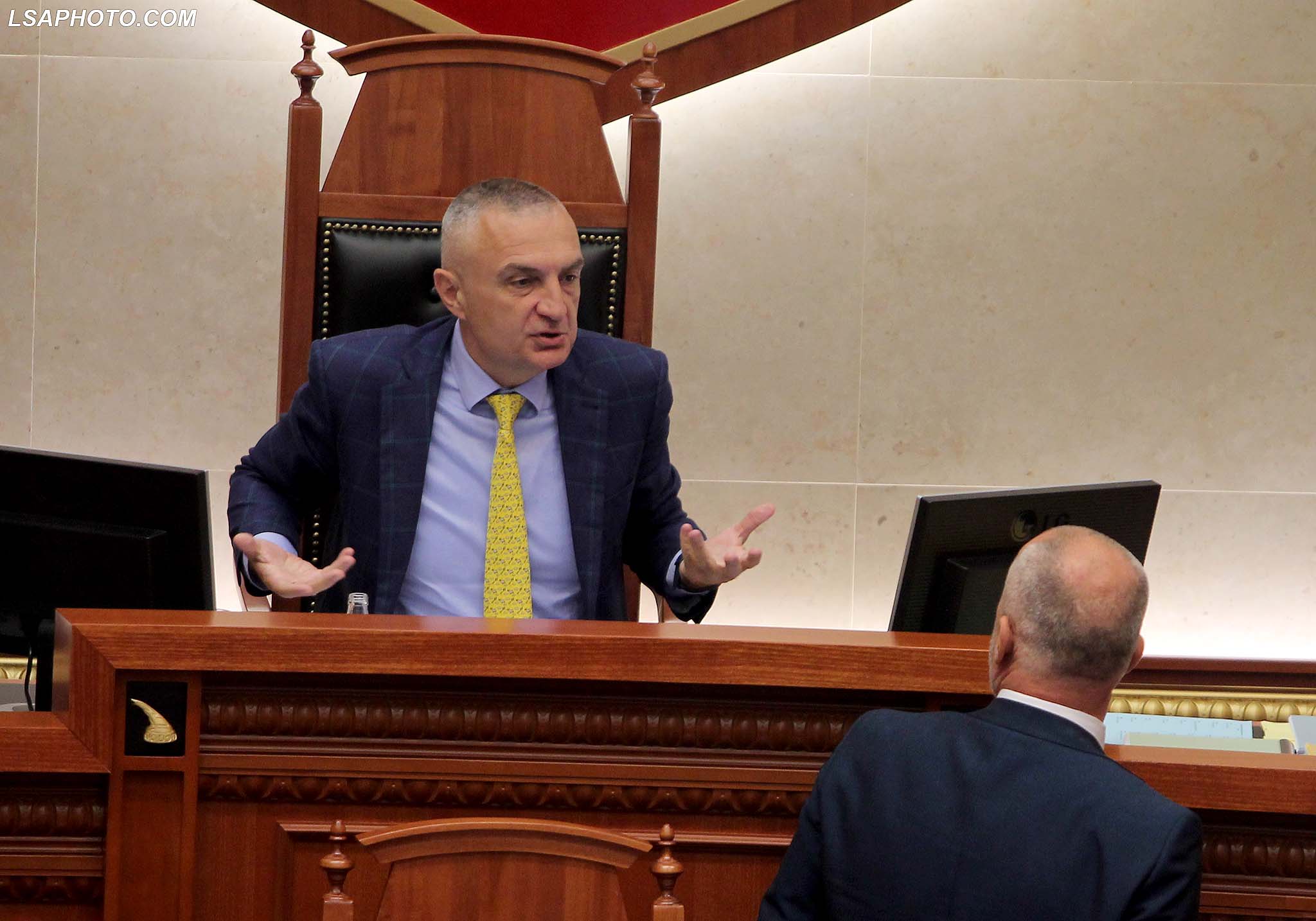 Kryetari i Parlamentit Ilir Meta dhe Kryeministri Edi Rama, gjate nje seance parlamentare, ku eshte diskutuar marreveshja me BE per procedurat e sigurise per shkembimin dhe mbrojtjen e informacionit te klasifikuar./r/n/r/nParliament Speaker Ilir Meta and Prime Minister Edi Rama, during a parliamentary session.