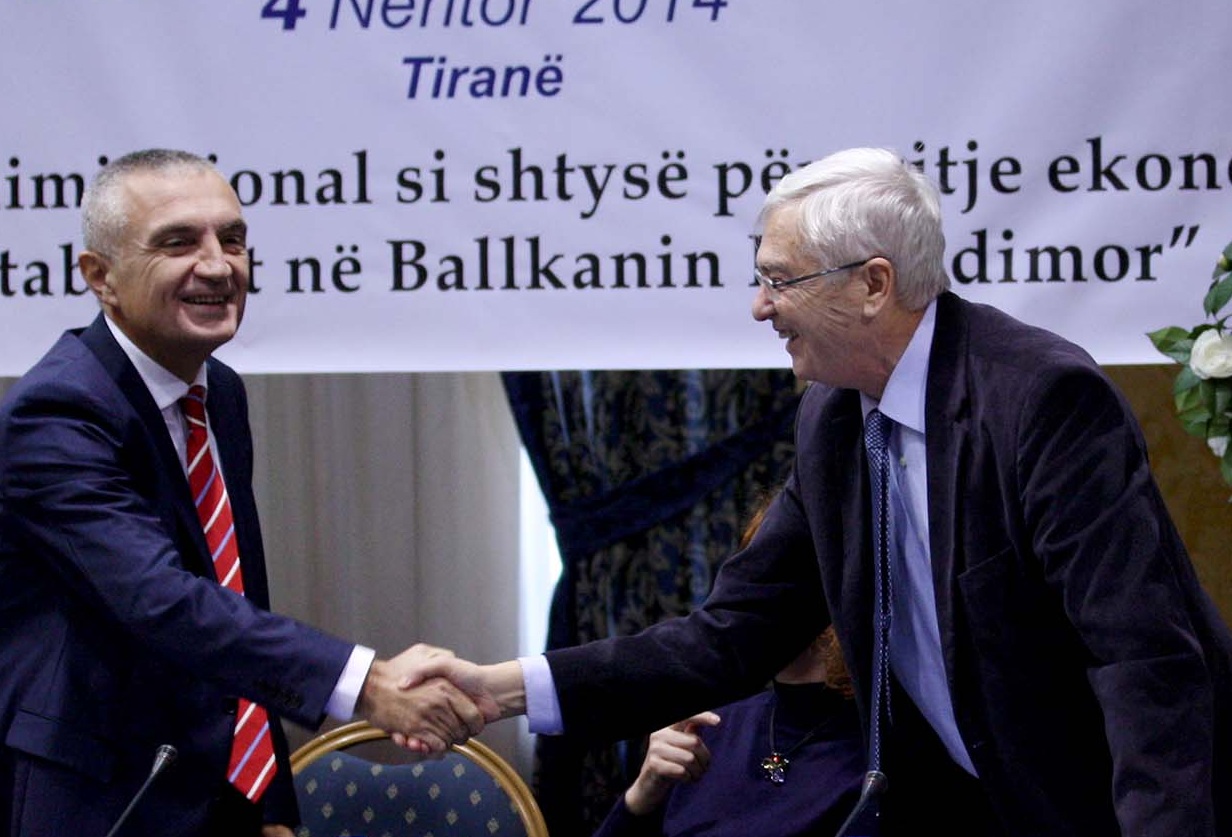 Kryetari i Kuvendit Ilir Meta, ish presidenti Rexhep Meidani dhe deputeti i PD, Kastriot Islami, gjate Konferences Rajonale “Integrimi rajonal i Ballkanit perendimor, nje shtyse per rritje ekonomike dhe stabilitetin”. /r/n/r/nParliament Speaker Ilir Meta, Rexhep Meidani and lawmaker Kastriot Islami, during the regional conference "Regional integration of the Western Balkans, a boost for economic growth and stability."