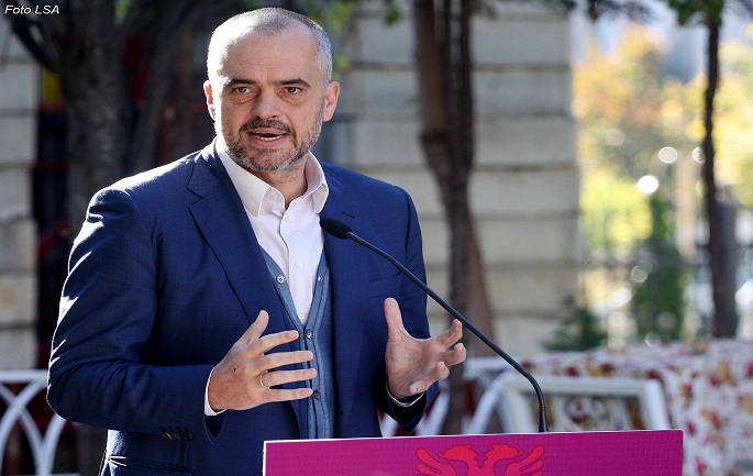 Kryetari i PS Edi Rama, duke folur gjate nje takimi me studente te kryeqytetit me teme Rilindje per studentet, ku ka deklaruar se te rinjte me voten e tyre mund te ndryshojne procesin e deformuar te zgjedhjeve dhe qeverine.