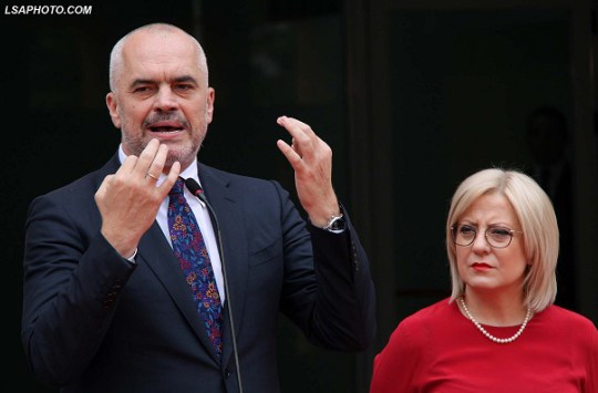 Kryeministri Edi Rama dhe Ministrja e Arsimit Lindita Nikolla, gjate ceremonise se perurimit te pjeses se re te korpusit qendror te Universitetit Politeknik te Tiranes./r/n/r/nPrime Minister Edi Rama and Minister of Education Lindita Nikolla, during the inauguration ceremony of the new part of the central corps of Tirana Polytechnic University.