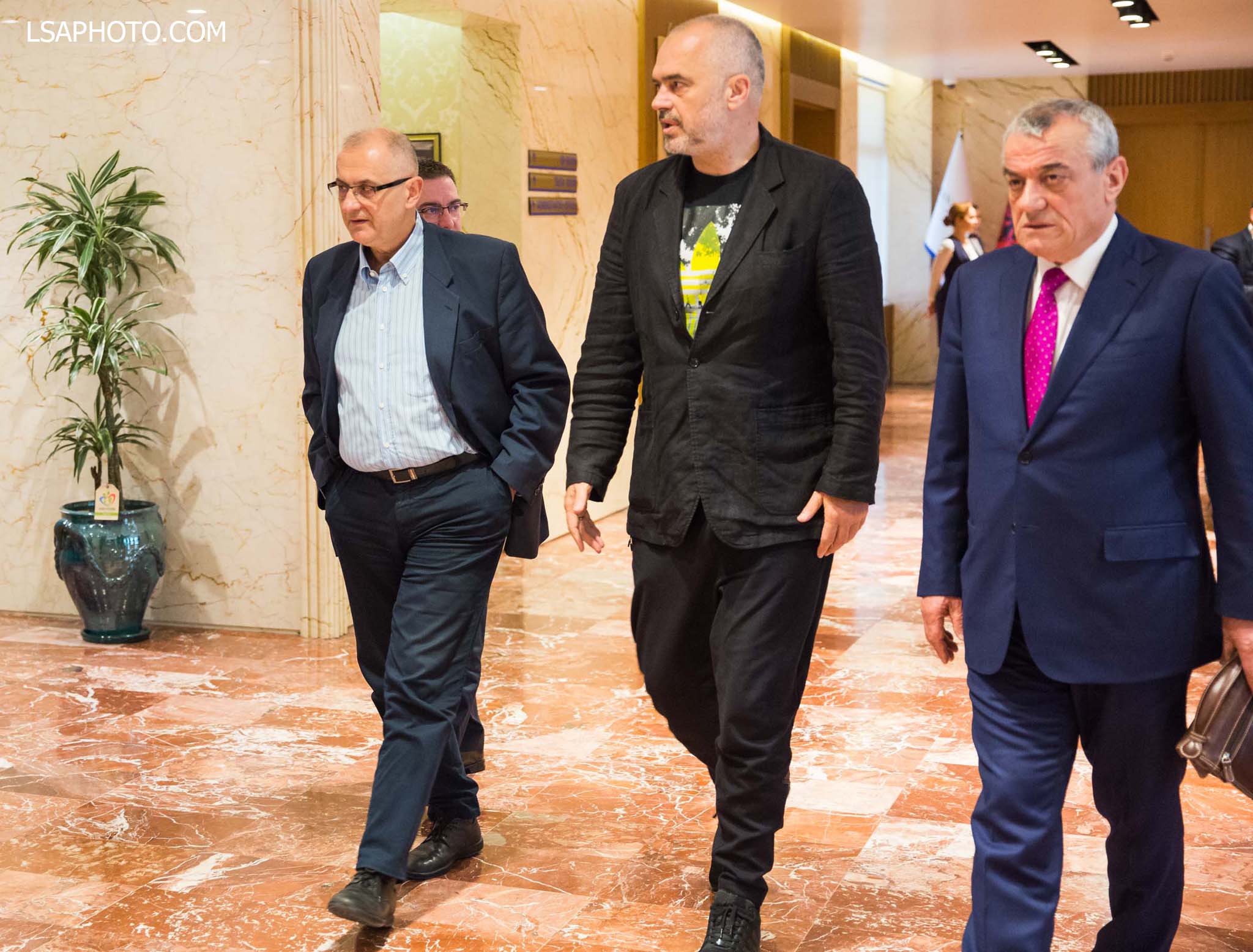 RAMA DEL PAS TAKIMIT TE KOALICIONIT TE MAJTE -/r/n/r/nRAMA LEAVE AFTER THE COALITION MEETING -
