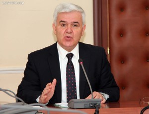 XHAFA PER DRAFTIN E VENECIAS - Kryetari i Komisionit Parlamentar te Ligjeve Fatmir Xhafa, duke folur gjate nje konference shtypi, ku ka komentuar ne lidhje me draft opinionin final te Komisionit te Venecias per Reformen ne Drejtesi./r/n/r/nXHAFA IN CONFERENCE - Lawmaker, Fatmir Xhafa, speaks during a press conference, where he commented on the draft final opinion of the Venice Commission on judicial reform.